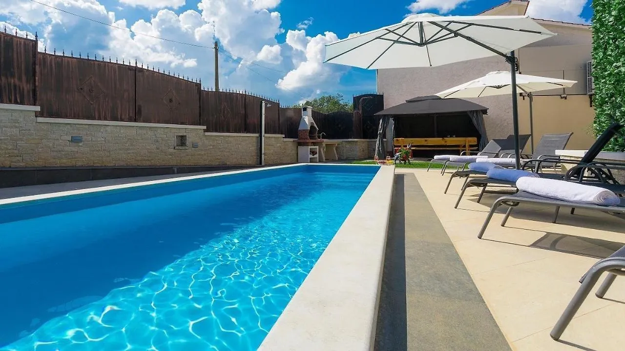 Beautiful Istrian Villa Patrick With A Pool Pazin Affittacamere